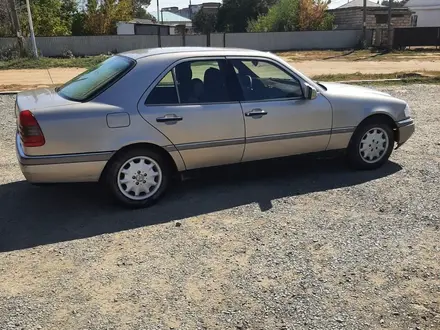 Mercedes-Benz C 180 1995 года за 1 650 000 тг. в Актобе – фото 2