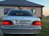Mercedes-Benz E 200 2000 года за 2 900 000 тг. в Уральск – фото 3