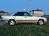 Mercedes-Benz E 200 2000 года за 2 900 000 тг. в Уральск – фото 4