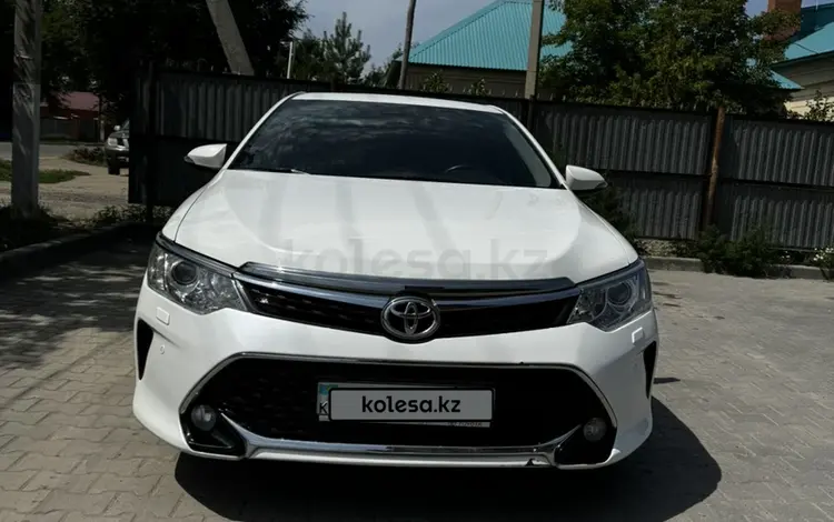 Toyota Camry 2014 года за 10 900 000 тг. в Актобе