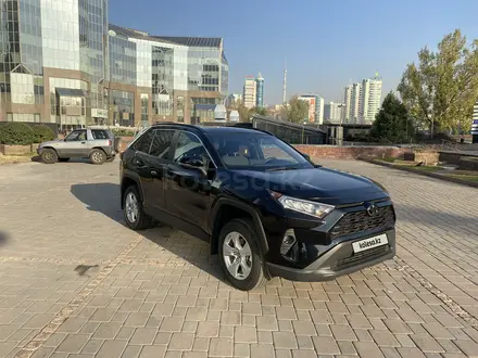 Toyota RAV4 2021 года за 15 200 000 тг. в Алматы – фото 2