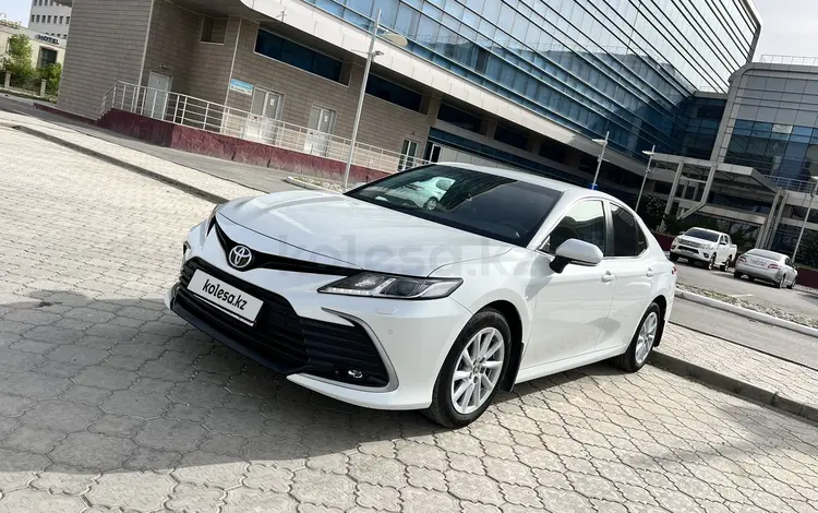 Toyota Camry 2021 года за 14 500 000 тг. в Атырау