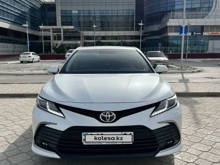 Toyota Camry 2021 года за 14 500 000 тг. в Атырау – фото 5
