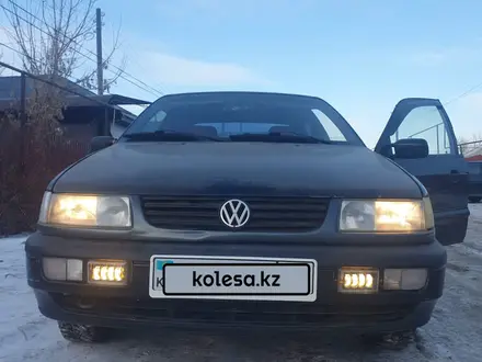 Volkswagen Passat 1994 года за 1 050 000 тг. в Уральск – фото 3