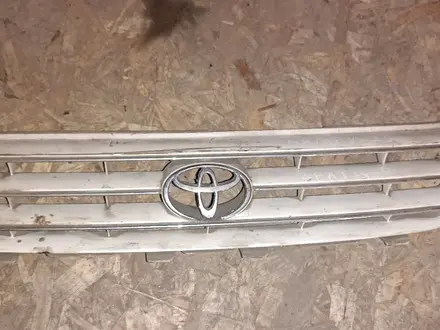 Решетка радиатора Toyota Camry 25 за 1 000 тг. в Алматы