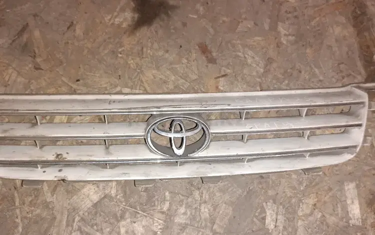 Решетка радиатора Toyota Camry 25үшін1 000 тг. в Алматы