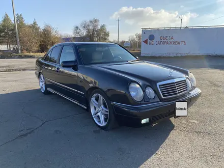 Mercedes-Benz E 320 1998 года за 3 500 000 тг. в Костанай – фото 3