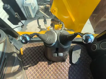 JCB  3CX 2008 года за 26 000 000 тг. в Алматы