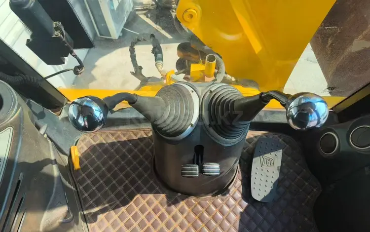 JCB  3CX 2008 года за 26 000 000 тг. в Алматы