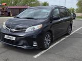Toyota Sienna 2018 года за 16 900 000 тг. в Астана