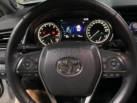 Toyota Camry 2019 года за 15 200 000 тг. в Алматы – фото 19