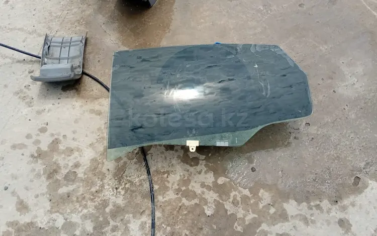 Стекло заднее левое Nissan Teana 2003г за 10 000 тг. в Атырау