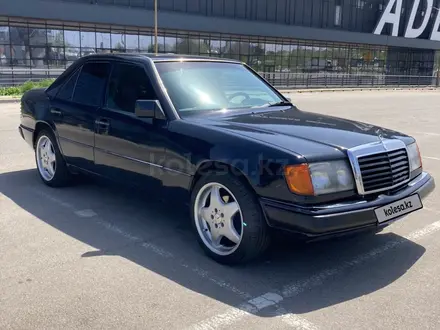 Mercedes-Benz E 320 1993 года за 3 000 000 тг. в Алматы – фото 2