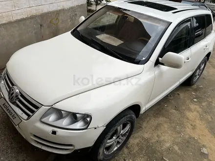 Volkswagen Touareg 2005 года за 3 500 000 тг. в Актау – фото 6