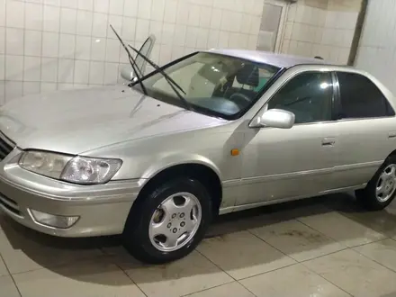 Toyota Camry 1999 года за 3 800 000 тг. в Актобе – фото 4