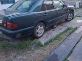 Mercedes-Benz E 230 1995 года за 1 500 000 тг. в Шахтинск – фото 2