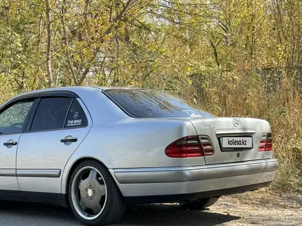 Mercedes-Benz E 320 1997 года за 5 000 000 тг. в Алматы