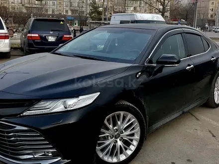 Toyota Camry 2019 года за 14 500 000 тг. в Алматы