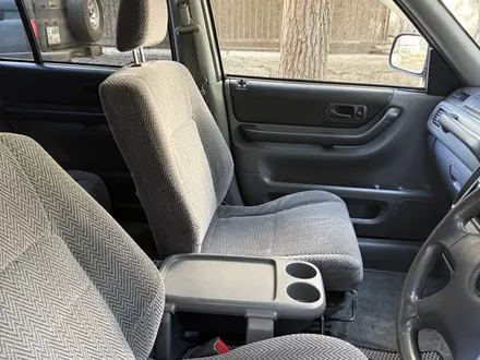 Honda CR-V 1997 года за 2 500 000 тг. в Алматы – фото 11