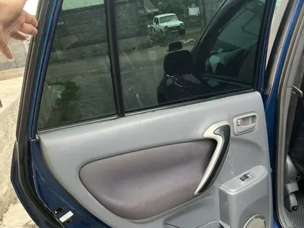 Toyota RAV4 2001 года за 4 300 000 тг. в Алматы – фото 12