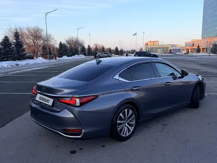 Lexus ES 250 2020 года за 16 500 000 тг. в Алматы – фото 6