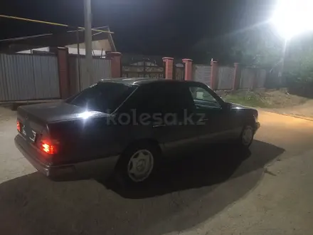 Mercedes-Benz E 230 1992 года за 1 600 000 тг. в Алматы – фото 2