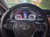 Toyota Camry 2019 года за 13 500 000 тг. в Астана – фото 2