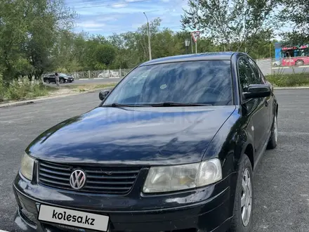 Volkswagen Passat 1999 года за 1 500 000 тг. в Уральск – фото 2