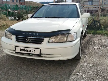 Toyota Camry 1998 года за 2 300 000 тг. в Караганда – фото 2