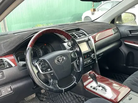 Toyota Camry 2012 года за 9 300 000 тг. в Актобе – фото 8