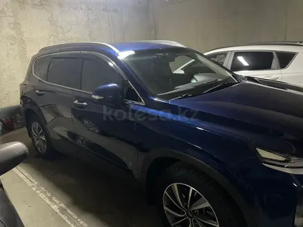 Hyundai Santa Fe 2018 года за 13 000 000 тг. в Астана – фото 2