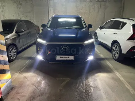 Hyundai Santa Fe 2018 года за 13 000 000 тг. в Астана – фото 8