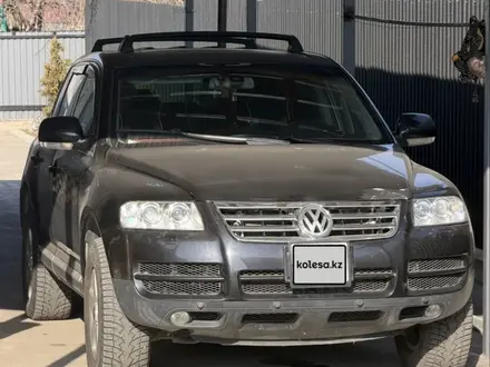 Volkswagen Touareg 2003 года за 3 900 000 тг. в Алматы – фото 2