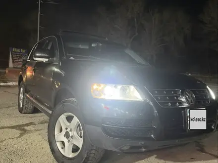 Volkswagen Touareg 2003 года за 3 900 000 тг. в Алматы – фото 3