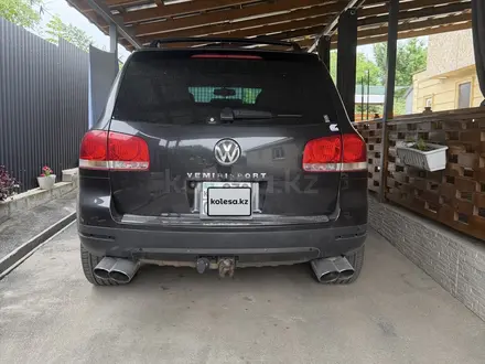 Volkswagen Touareg 2003 года за 3 900 000 тг. в Алматы – фото 5