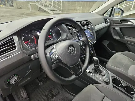 Volkswagen Tiguan 2018 года за 11 400 000 тг. в Алматы – фото 20