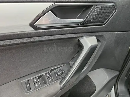Volkswagen Tiguan 2018 года за 11 400 000 тг. в Алматы – фото 19