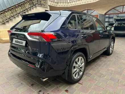 Toyota RAV4 2022 года за 20 900 000 тг. в Алматы – фото 24