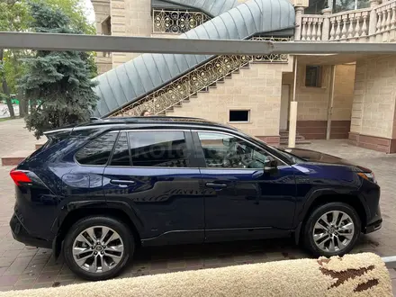 Toyota RAV4 2022 года за 20 900 000 тг. в Алматы – фото 25