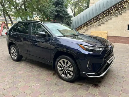 Toyota RAV4 2022 года за 20 900 000 тг. в Алматы – фото 26