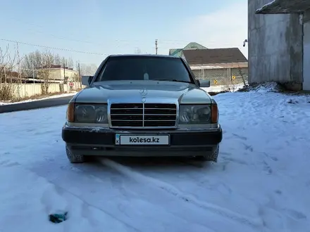 Mercedes-Benz E 200 1990 года за 2 000 000 тг. в Жаркент