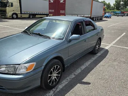 Toyota Camry 2001 года за 3 500 000 тг. в Алматы – фото 3