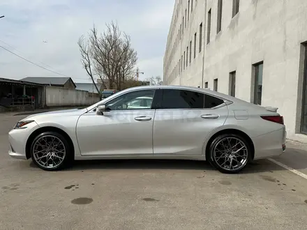 Lexus ES 300h 2019 года за 20 000 000 тг. в Алматы – фото 3