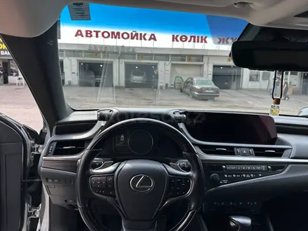 Lexus ES 300h 2019 года за 20 000 000 тг. в Алматы – фото 17