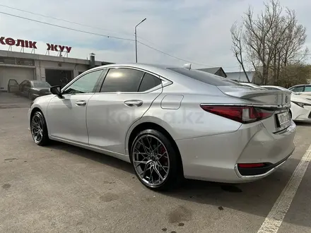 Lexus ES 300h 2019 года за 20 000 000 тг. в Алматы – фото 4