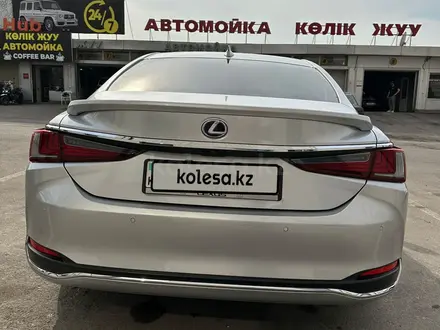 Lexus ES 300h 2019 года за 20 000 000 тг. в Алматы – фото 5