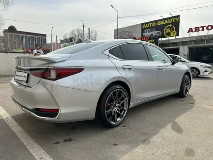 Lexus ES 300h 2019 года за 20 000 000 тг. в Алматы – фото 6