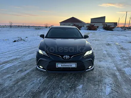 Toyota Camry 2023 года за 19 000 000 тг. в Уральск – фото 7