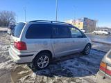 Volkswagen Sharan 2001 года за 2 000 000 тг. в Уральск – фото 2