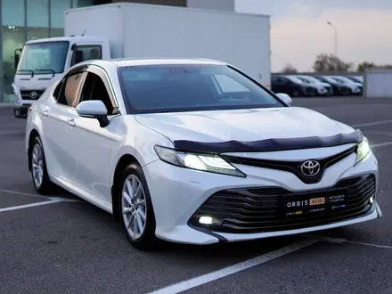 Toyota Camry 2019 года за 13 190 000 тг. в Тараз – фото 2